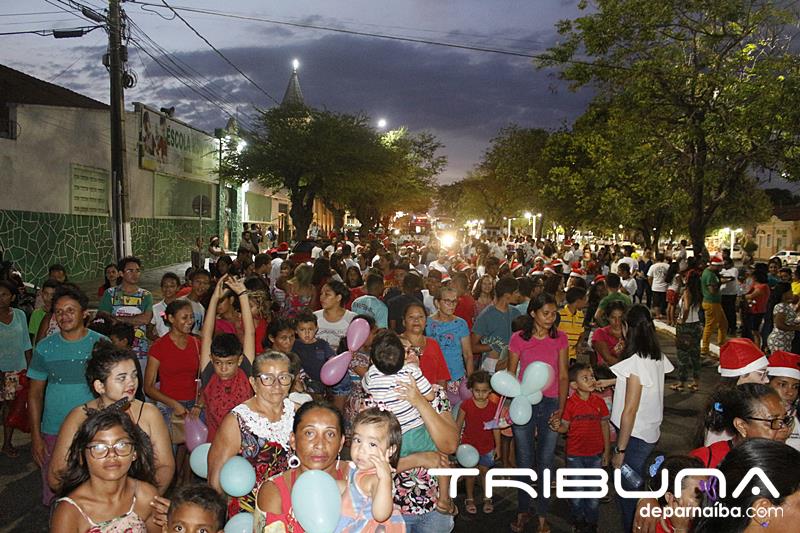 II Parada de Natal abre oficialmente a programação de Natal em Parnaíba II Parada de Natal abre oficialmente a programação de Natal em Parnaíba